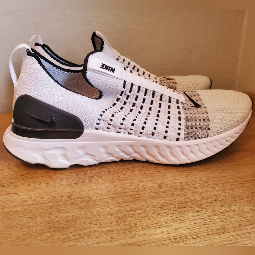 Nike React Phantom Run Flyknit 2. Oreo True White/Black" Womens 9.5 - Picture 2 of 9